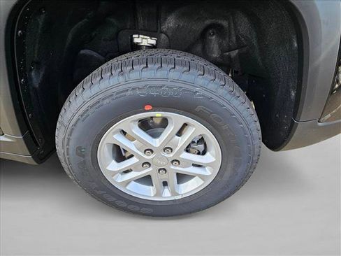 New 2025 Jeep Grand Cherokee Laredo image 8