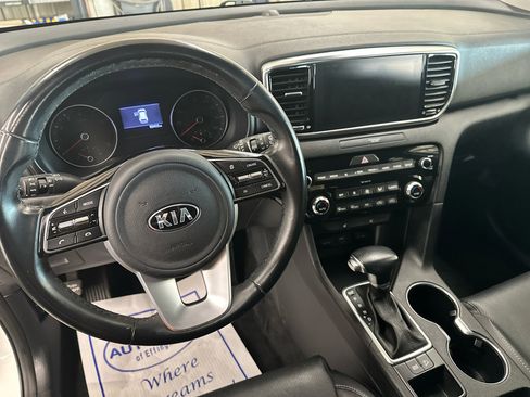 Used 2022 Kia Sportage EX image 19