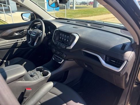 Used 2024 GMC Terrain SLT w/ Infotainment Package II image 23