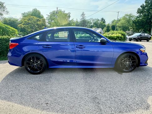 Used 2023 Honda Civic Sport image 2