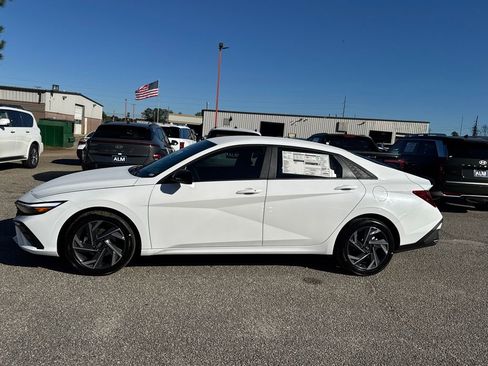 New 2025 Hyundai Elantra Sport image 2