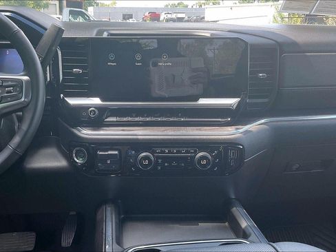 Used 2024 Chevrolet Silverado 3500 LTZ w/ LTZ Convenience Package AWD/4WD image 6