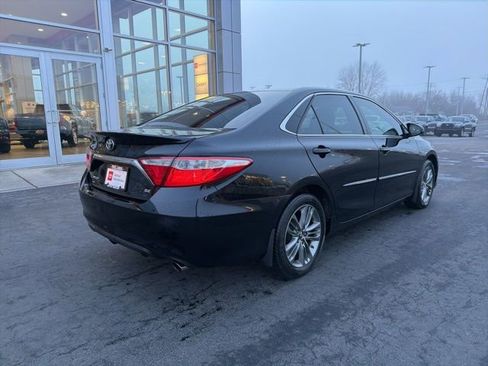 Used 2017 Toyota Camry SE w/ Moonroof Package image 7