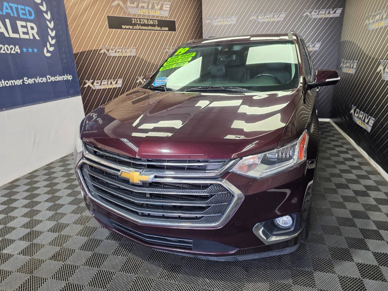 Used 2019 Chevrolet Traverse Premier w/ Driver Confidence II Package FWD image 3