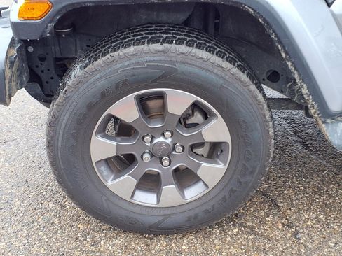 Used 2020 Jeep Wrangler Unlimited Sahara image 7