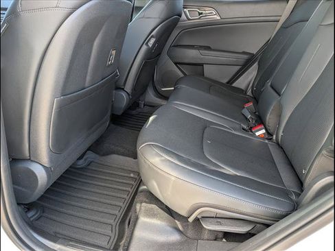 Used 2026 Kia Sportage EX FWD image 8