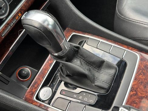 Used 2013 Volkswagen Passat 2.5 SEL Premium image 19