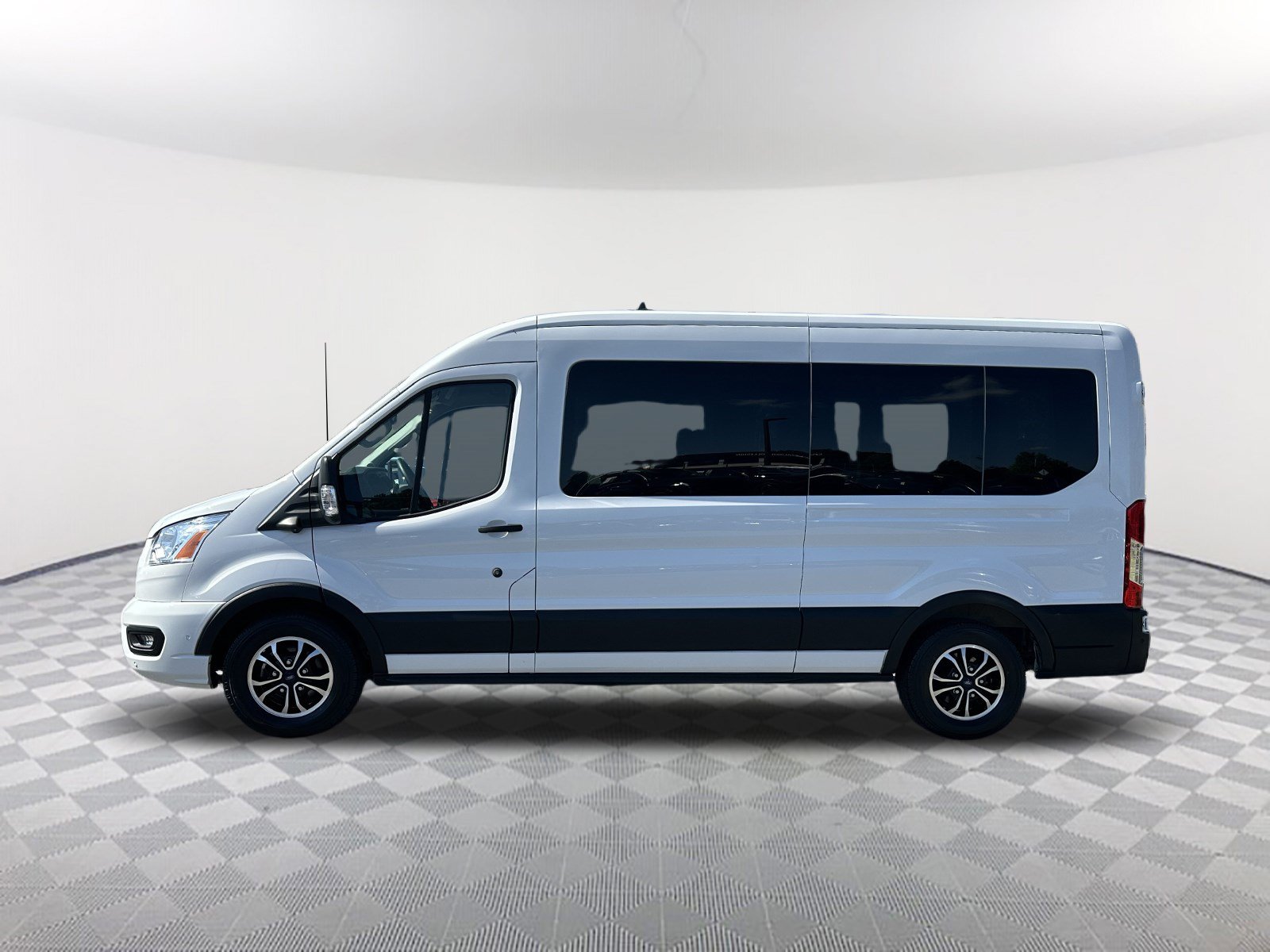 Used 2022 Ford Transit 350 XLT RWD image 8