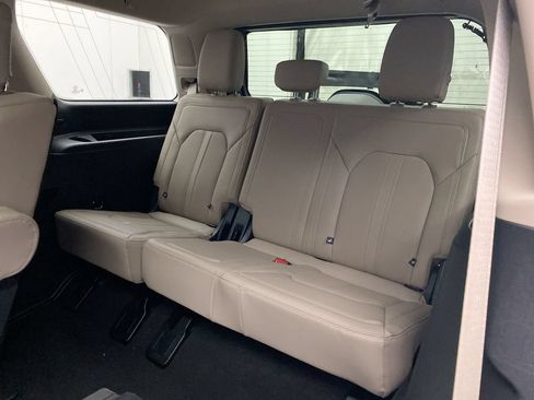 Used 2023 Ford Expedition Limited AWD/4WD image 26