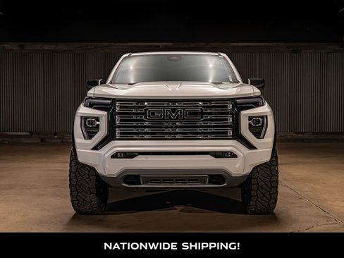 Used 2025 GMC Canyon Denali AWD/4WD image 4
