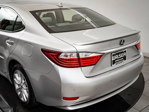 Used 2013 Lexus ES 300h image 19