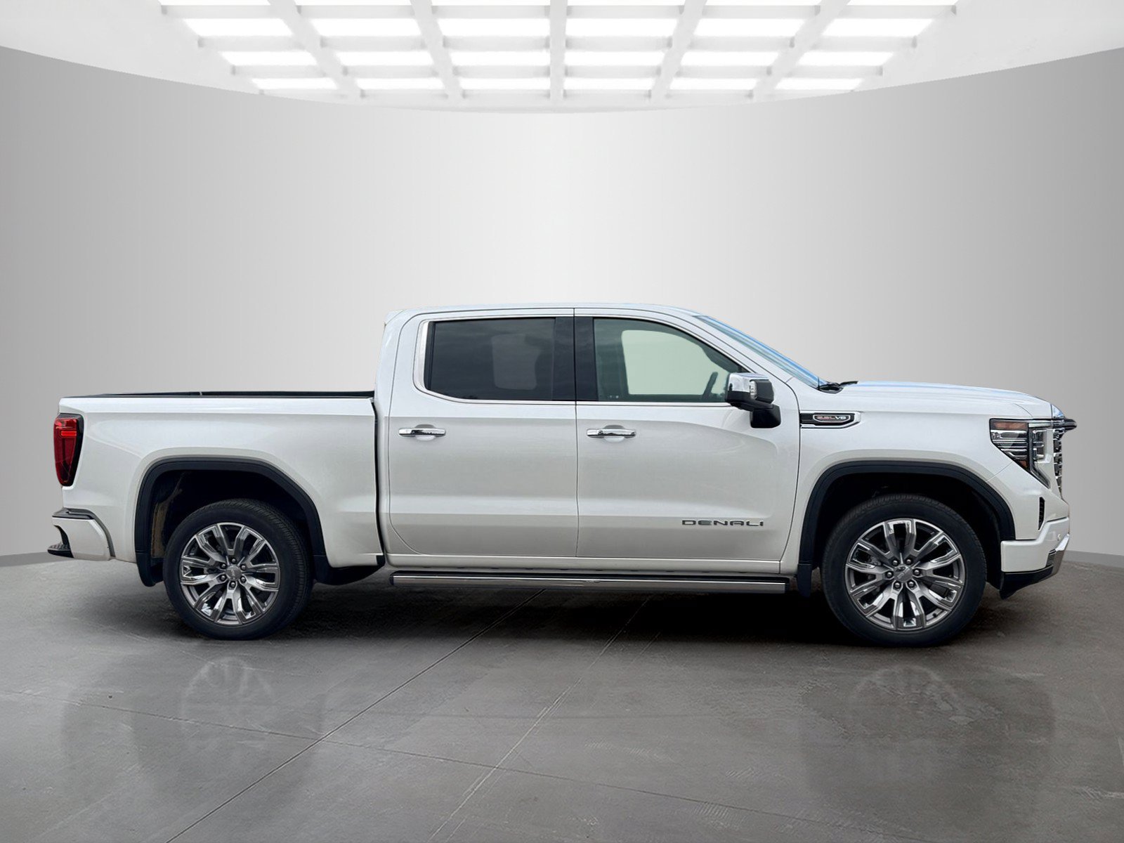 Used 2024 GMC Sierra 1500 Denali AWD/4WD image 4