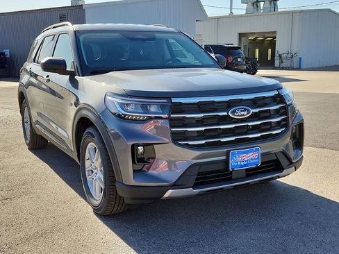 New 2026 Ford Explorer Active w/ Active Comfort Package image 2