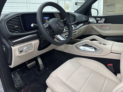 Used 2026 Mercedes-Benz GLS 450 4MATIC image 12