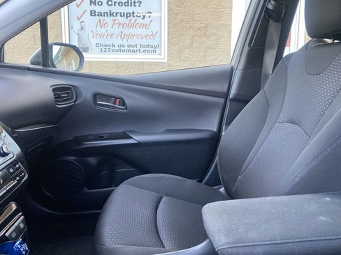 Used 2022 Toyota Prius LE image 14