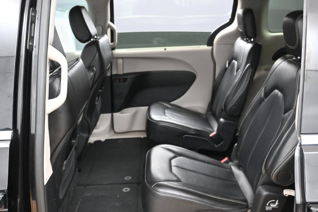Used 2024 Chrysler Pacifica Touring-L FWD image 21