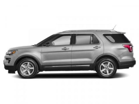 Used 2019 Ford Explorer XLT image 3