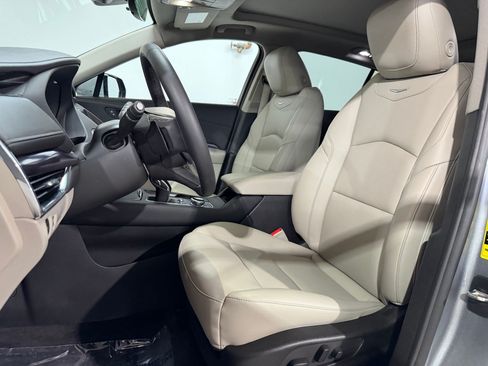 Used 2023 Cadillac XT4 Luxury FWD image 4