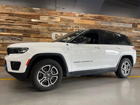 Used 2022 Jeep Grand Cherokee Trailhawk AWD/4WD image 14