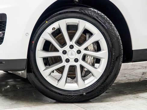 Used 2025 Land Rover Range Rover Sport SE image 6