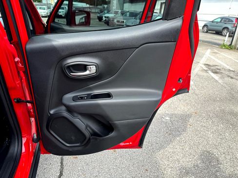 Used 2022 Jeep Renegade Latitude image 20