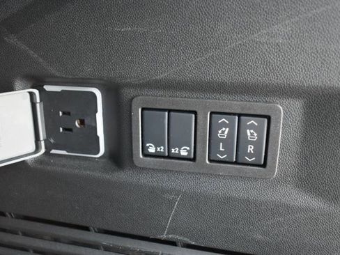 Used 2025 GMC Yukon Elevation AWD/4WD image 42