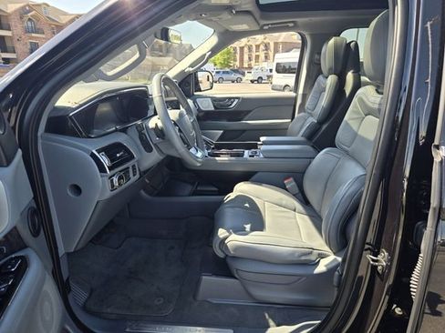 Certified 2019 Lincoln Navigator Reserve AWD/4WD image 11