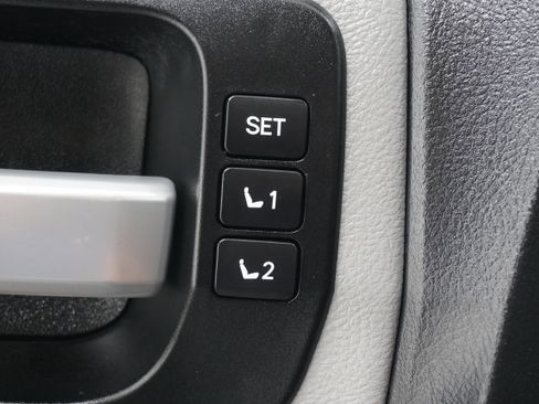 Used 2015 Toyota Sequoia Platinum image 19