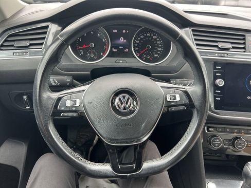 Used 2019 Volkswagen Tiguan SE w/ Panoramic Sunroof Package FWD image 18