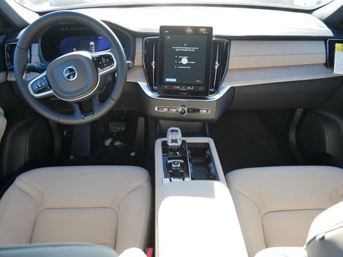 New 2026 Volvo XC90 T8 Plus w/ Protection Package Premier image 6