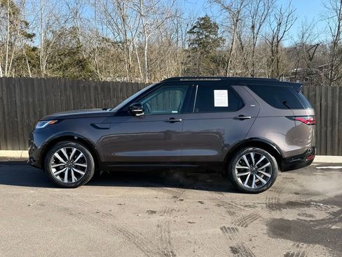 Certified 2025 Land Rover Discovery Dynamic SE image 2