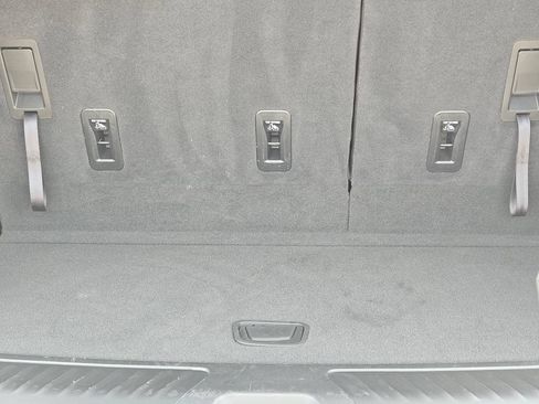 Used 2025 Chevrolet Tahoe LS RWD image 30