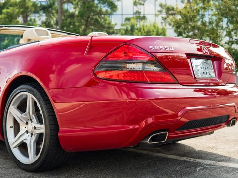 Used 2011 Mercedes-Benz SL 550 image 27