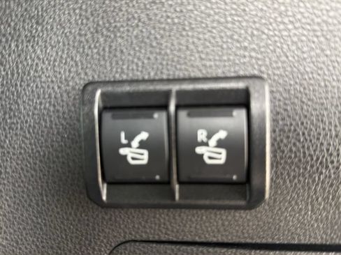Used 2023 Toyota Sequoia Capstone AWD/4WD image 15