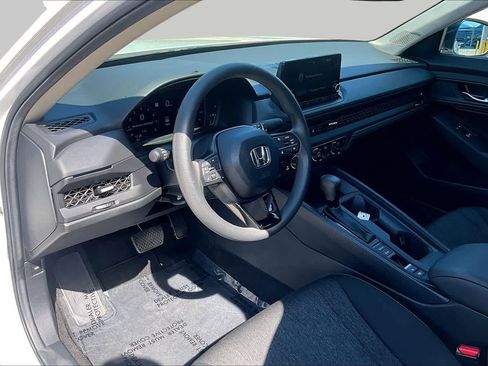 Used 2025 Honda Accord SE image 18