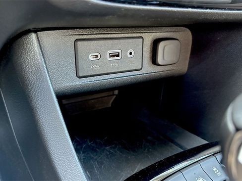 Used 2022 Buick Encore GX Select image 53