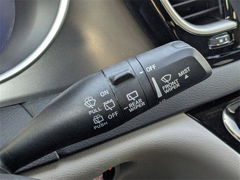 Used 2024 Chrysler Pacifica Touring-L image 26