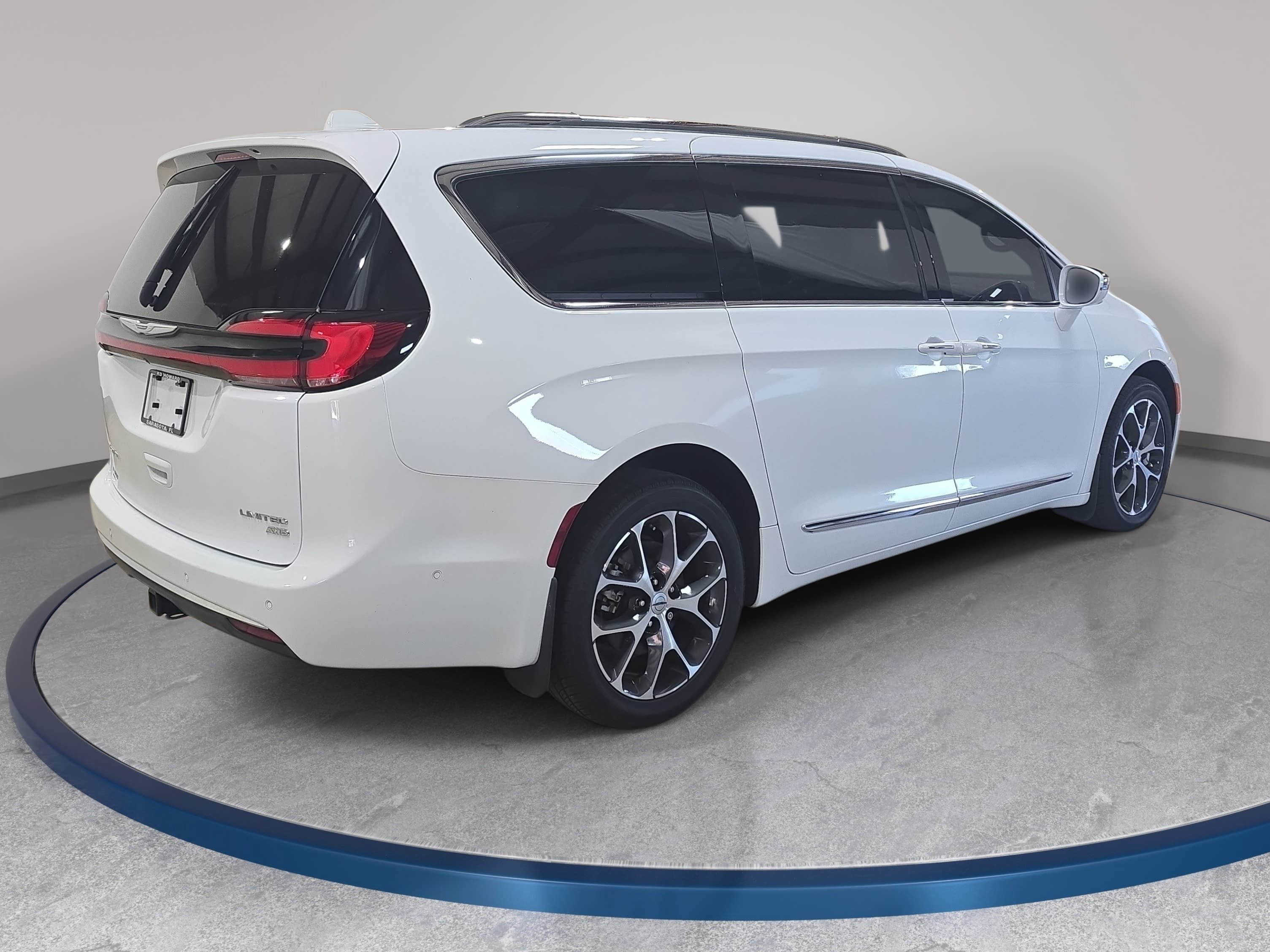 Used 2021 Chrysler Pacifica Limited w/ Uconnect Theater Family Group AWD/4WD image 6