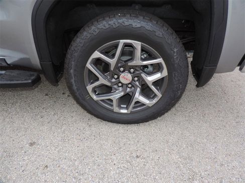 New 2026 GMC Sierra 1500 SLT image 18