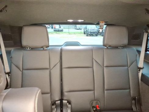 Used 2024 Cadillac Escalade Luxury AWD/4WD image 17