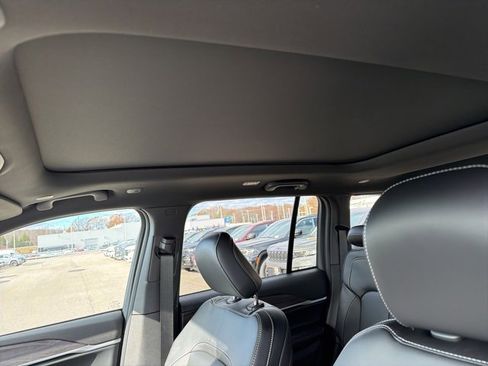 New 2025 Jeep Grand Cherokee Limited image 11