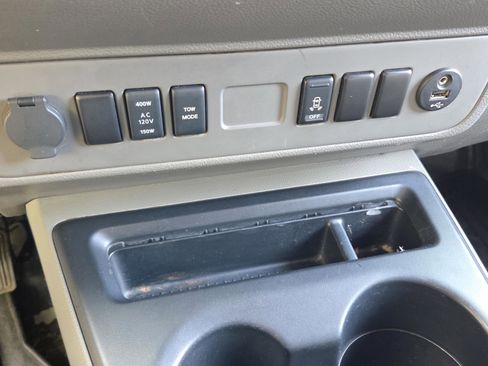 Used 2014 Nissan NV 3500 SV w/ Technology Package image 21