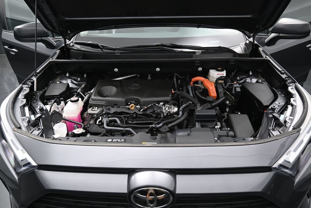 Used 2025 Toyota RAV4 LE AWD/4WD image 33