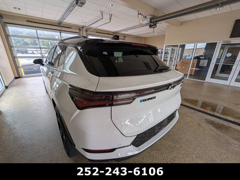 Used 2024 Chevrolet Equinox EV RS FWD image 8