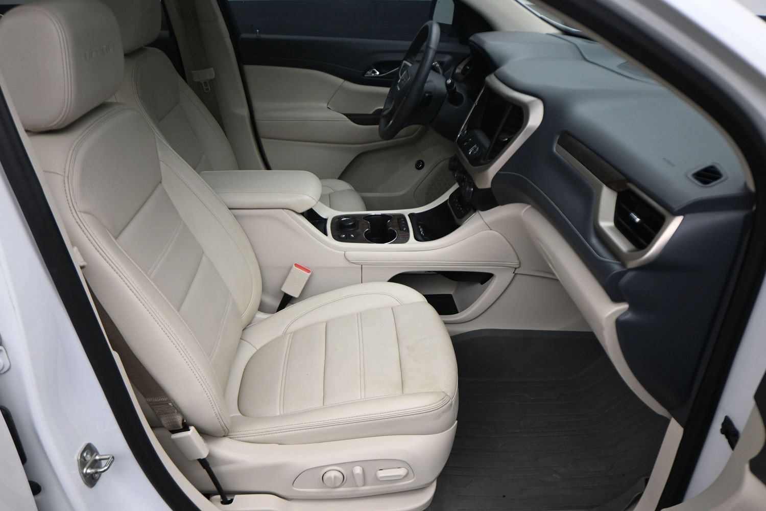 Used 2023 GMC Acadia Denali w/ Denali Ultimate Package FWD image 8