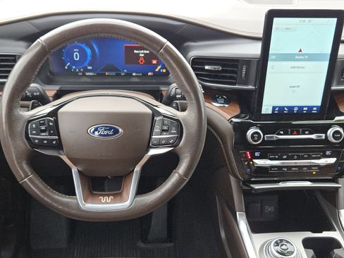 Used 2021 Ford Explorer King Ranch w/ Premium Technology Package image 25