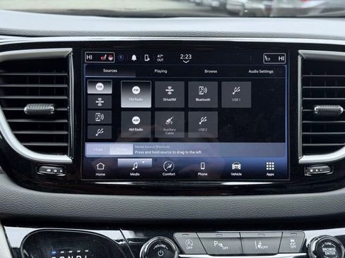 Used 2023 Chrysler Pacifica Touring-L FWD image 39