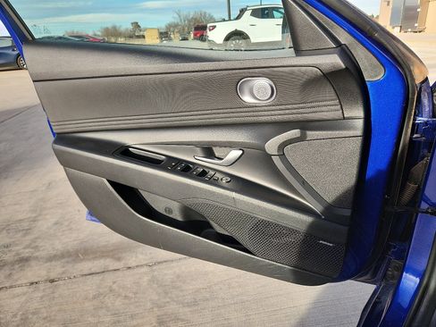 Used 2023 Hyundai Elantra Limited image 13