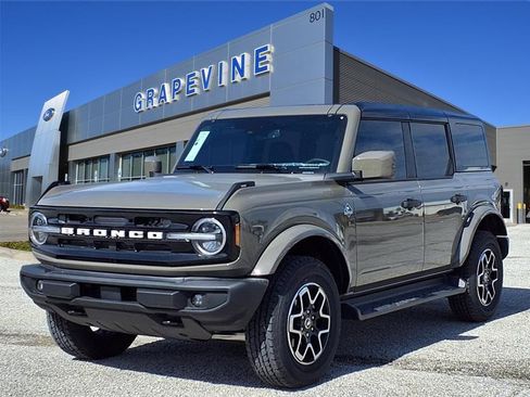 New 2026 Ford Bronco Outer Banks AWD/4WD image 1