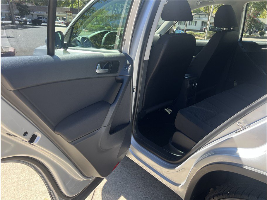 Used 2013 Volkswagen Tiguan S FWD image 13